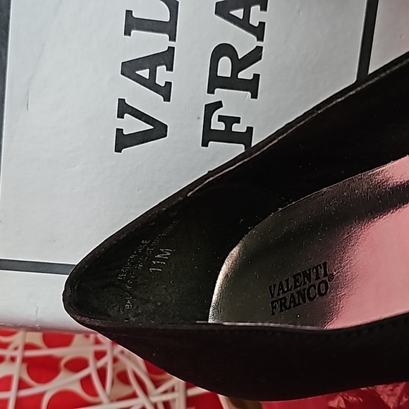 Women Black Shimmer Satin Valenti Franco Heels in a Size 11M - Picture 5 of 8